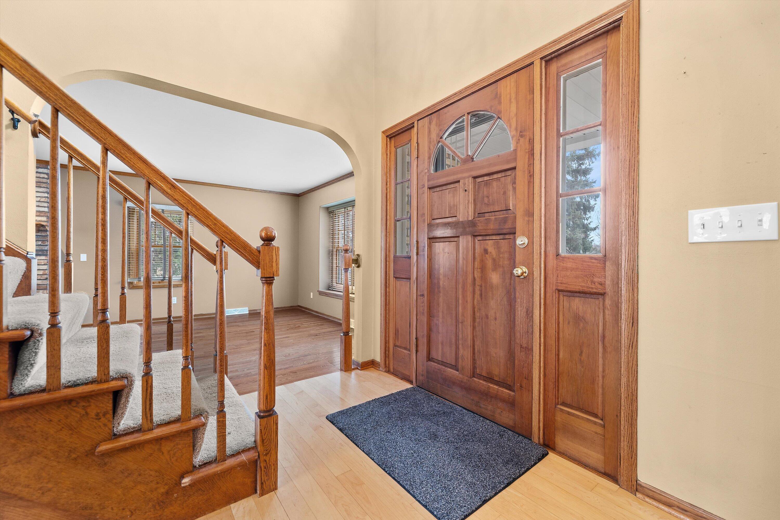 1365 Poplar Ridge Court Brookfield, WI 53045 - Photo 2 of 39 41-IMG_8140