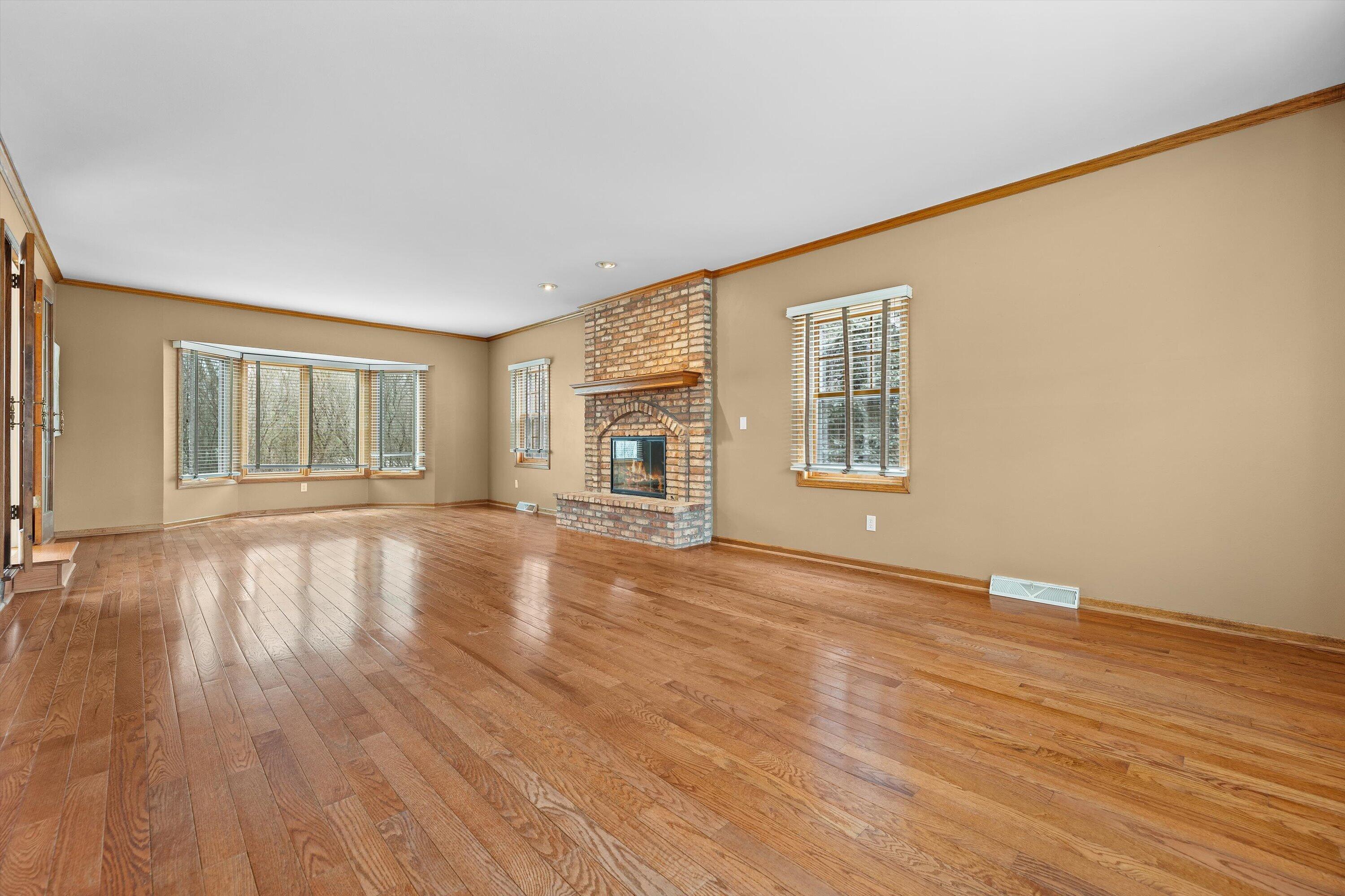 1365 Poplar Ridge Court Brookfield, WI 53045 - Photo 5 of 39 34-IMG_8101