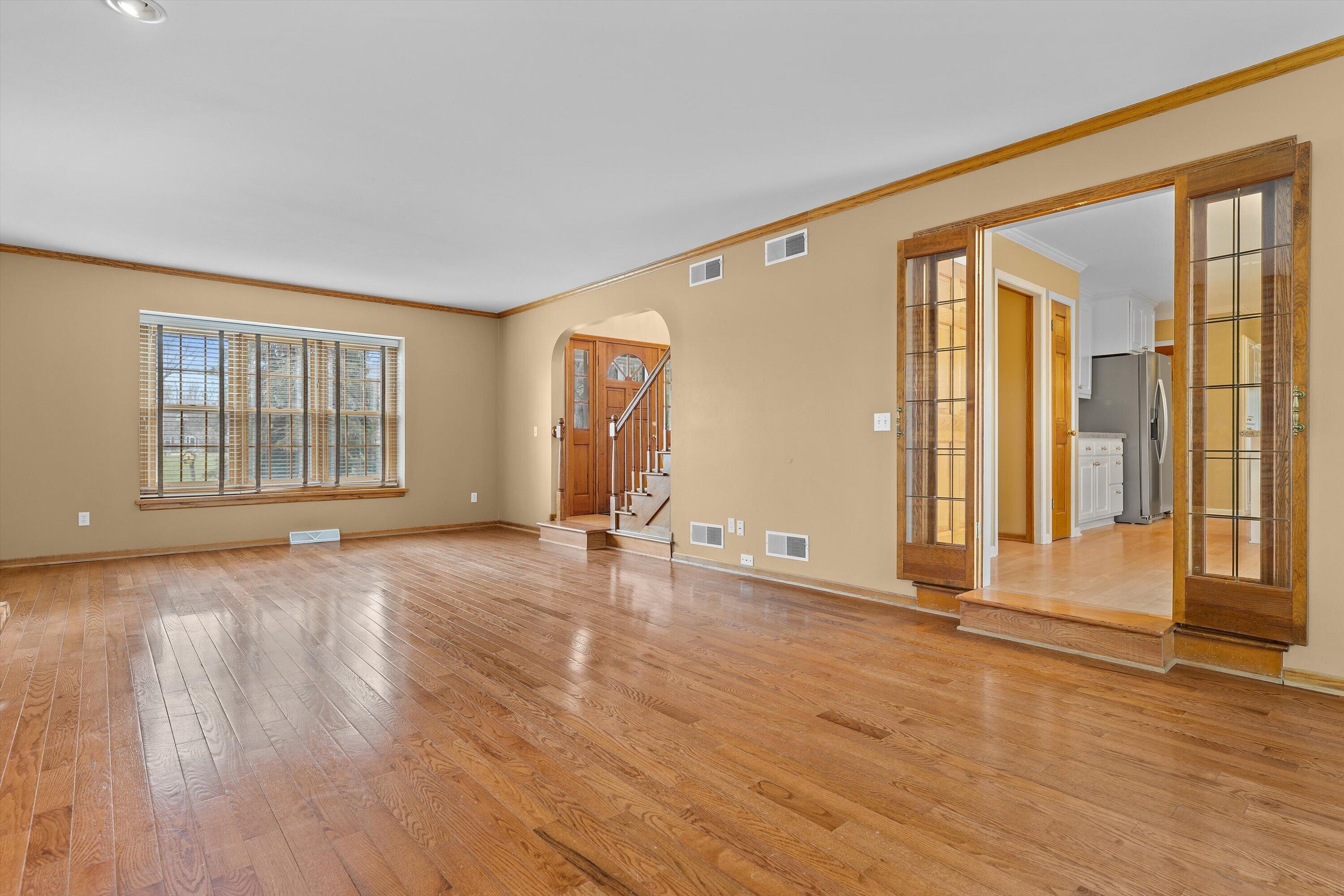 1365 Poplar Ridge Court Brookfield, WI 53045 - Photo 7 of 39 38-IMG_8122