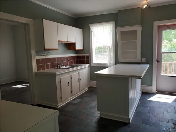 $1,495 | 114 Washington Street, Unit 1, Manlius, NY 13104