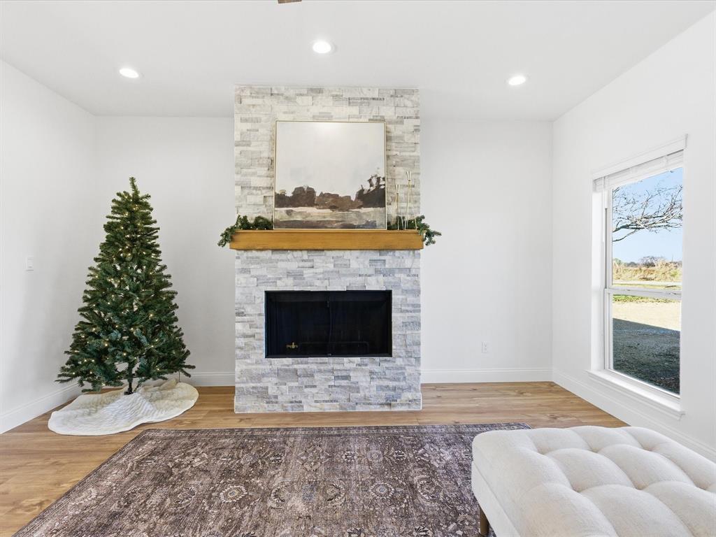 828 Old Tioga Road Gunter, TX 75058 - Photo 5 of 39