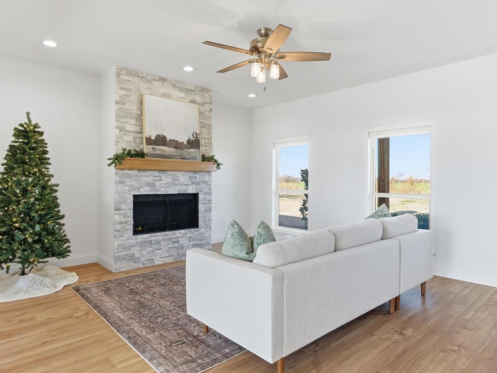 828 Old Tioga Road Gunter, TX 75058 - Photo 6 of 39