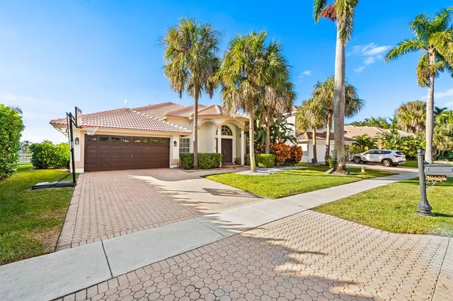 $899,000 | 10658 St Thomas Drive, Boca Raton, FL 33498