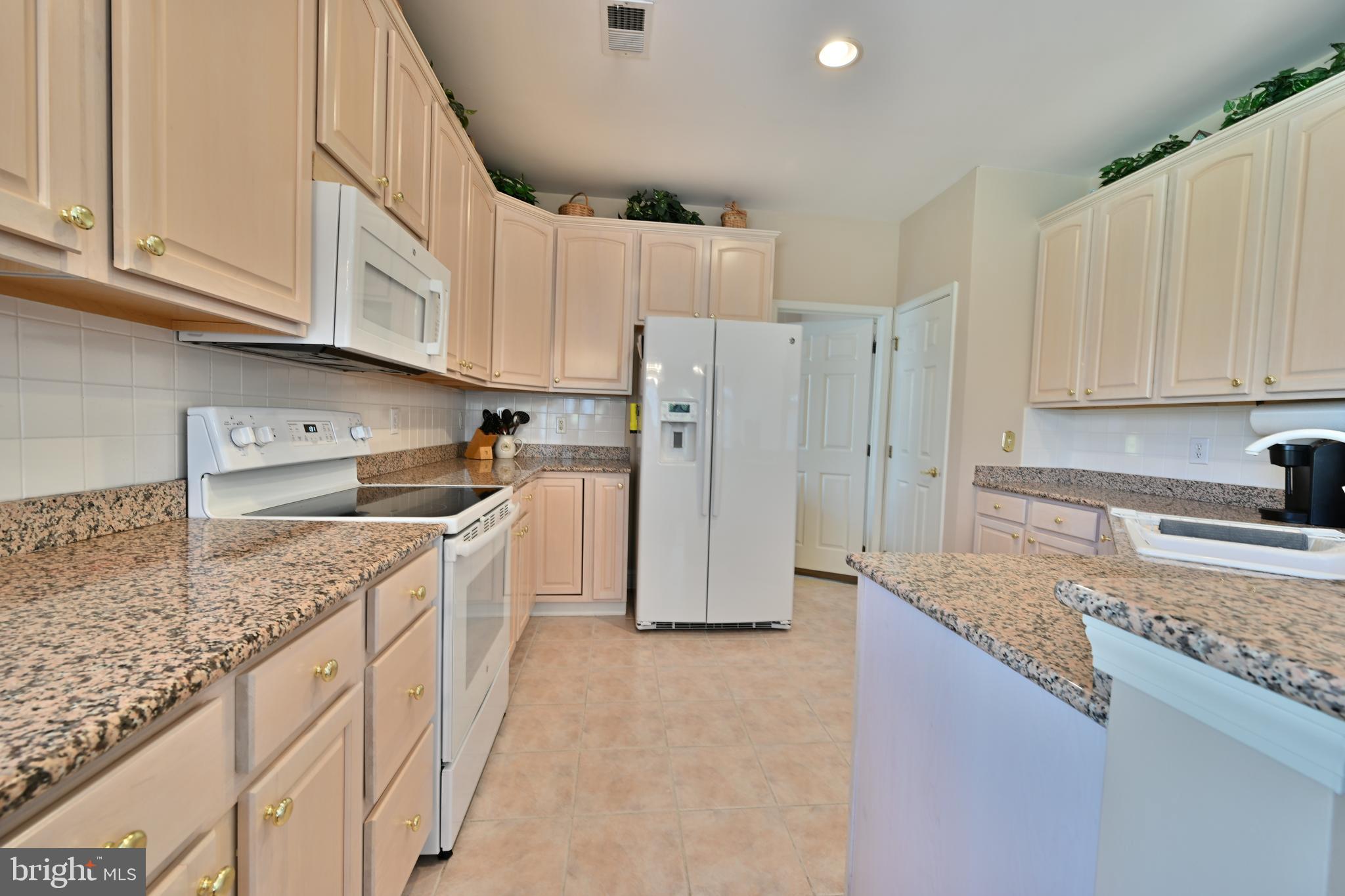 17 Barbary Lane Columbus, NJ 08022 - Photo 4 of 80