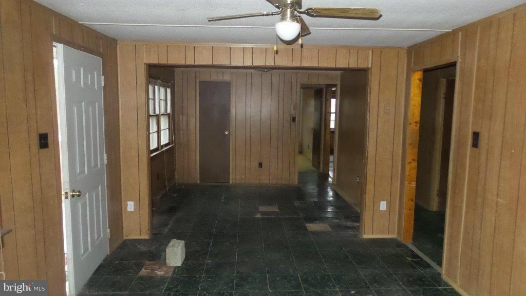 6220 Fooks Mill Road Rhodesdale, MD 21659 - Photo 4 of 13 Living Room
