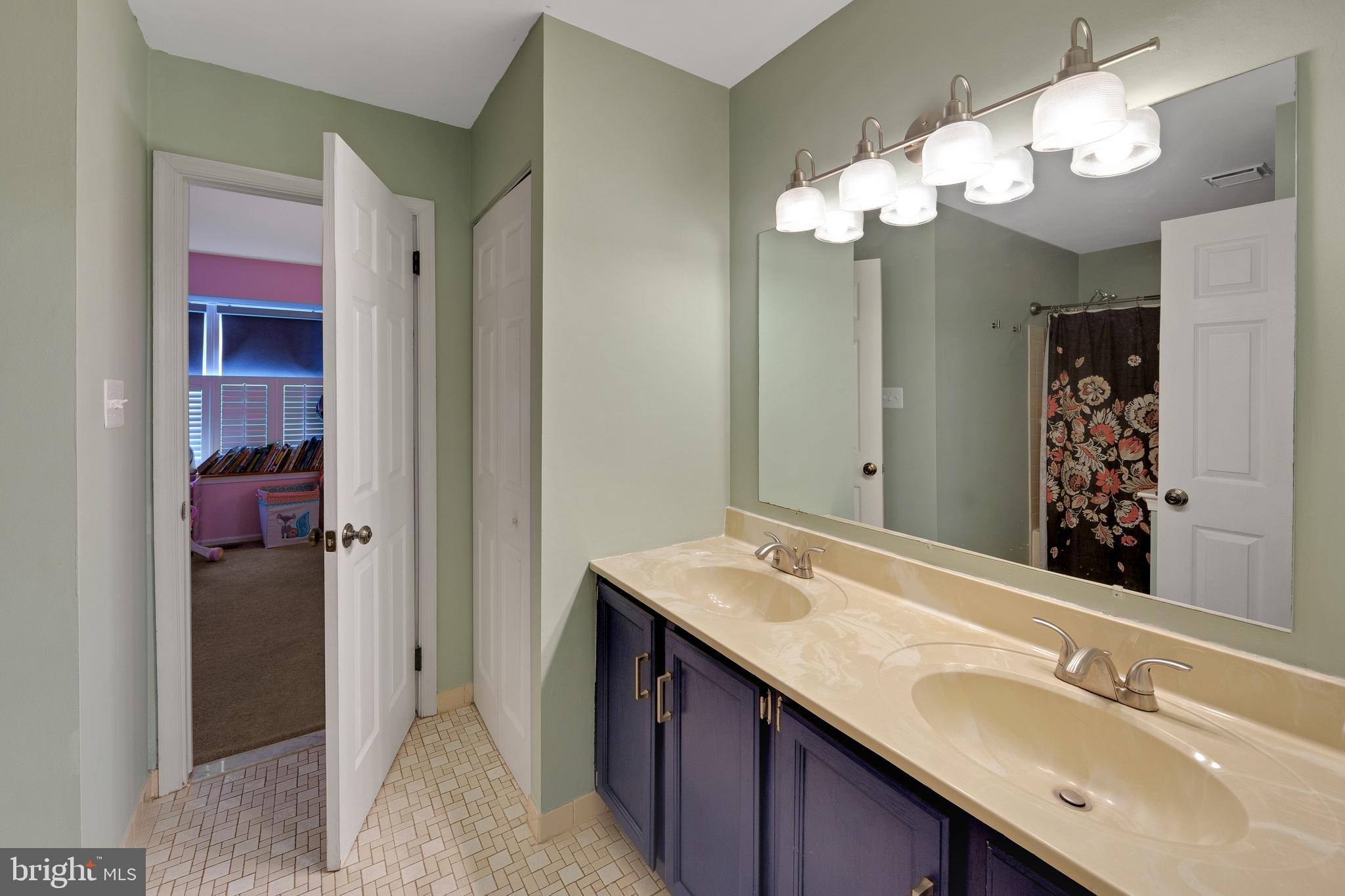 929 Craftsman Road Norristown, PA 19403 - Photo 19 of 34 Full Bath