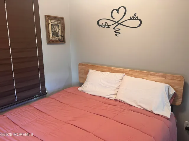 a picture of a couch in a room