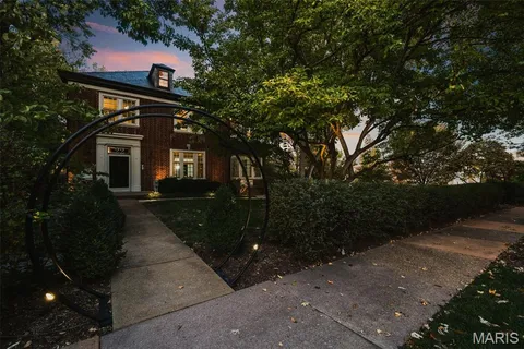 $1,075,000 | 22 Princeton Avenue, University City, MO 63130