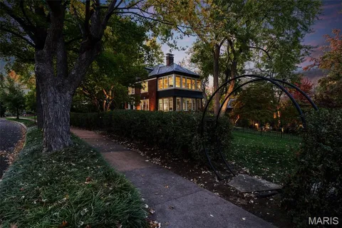 $1,075,000 | 22 Princeton Avenue, University City, MO 63130