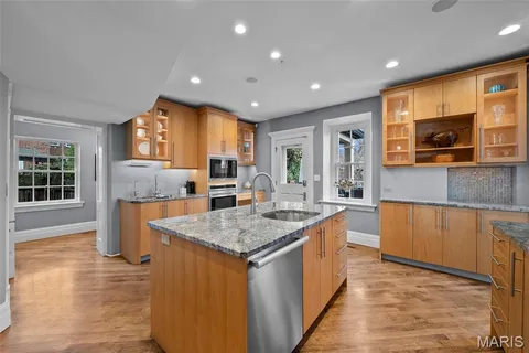 $1,075,000 | 22 Princeton Avenue, University City, MO 63130