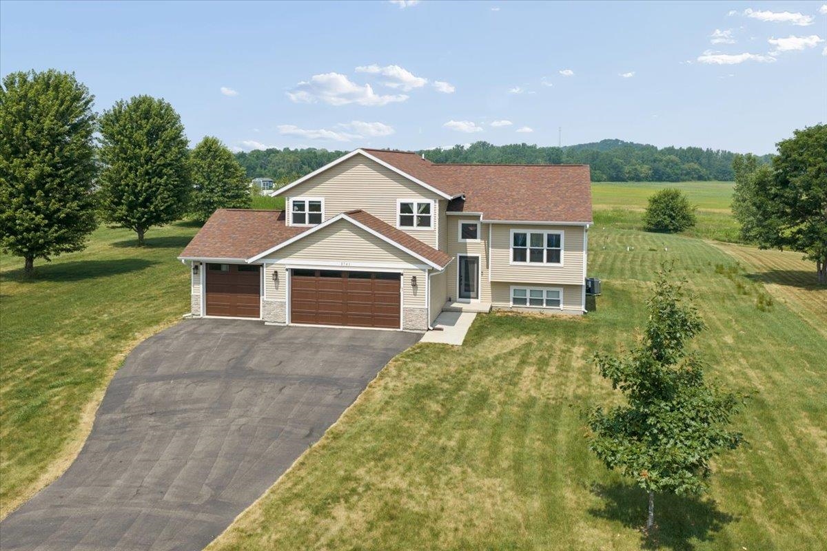 N8745 Hannah Road Belleville, WI 53508 - Photo 4 of 47