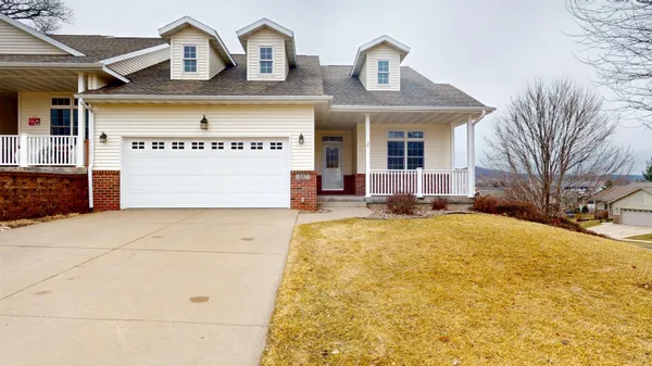 $389,000 | 807 Maple Shade Drive, Holmen, WI 54636