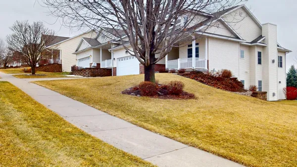 $389,000 | 807 Maple Shade Drive, Holmen, WI 54636