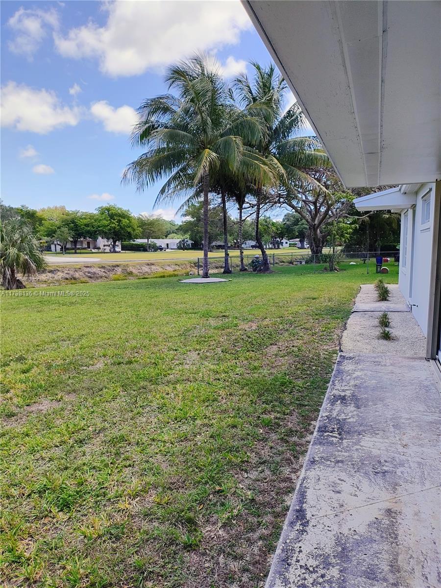 Kendall Miami, FL 33176 - Photo 27 of 28 a view of a garden