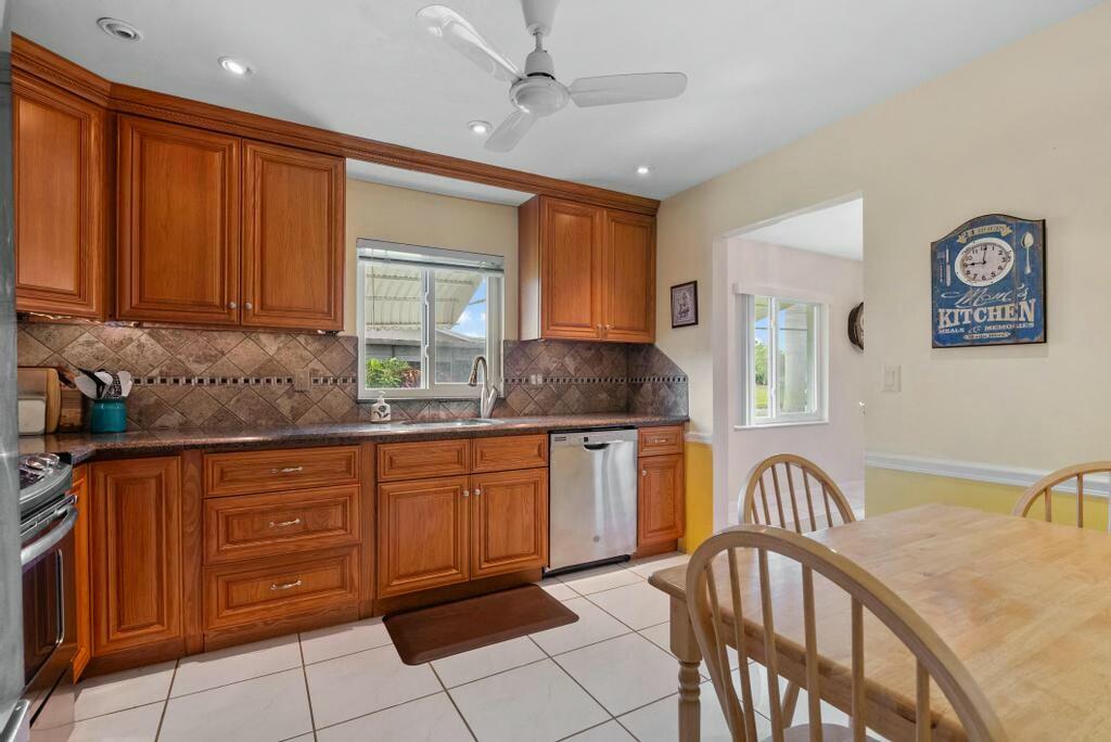 6074 Lasalle Road Delray Beach, FL 33484 - Photo 9 of 37 Updated Kitchen