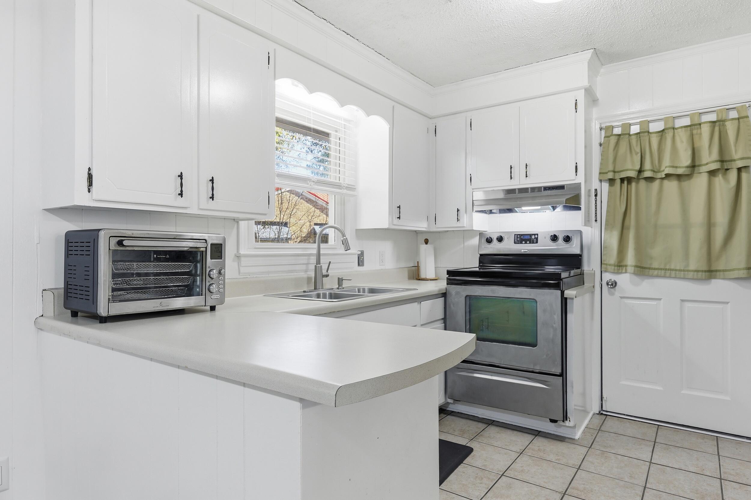 102 Wiley Street Walterboro, SC 29488 - Photo 11 of 30 Kitchen
