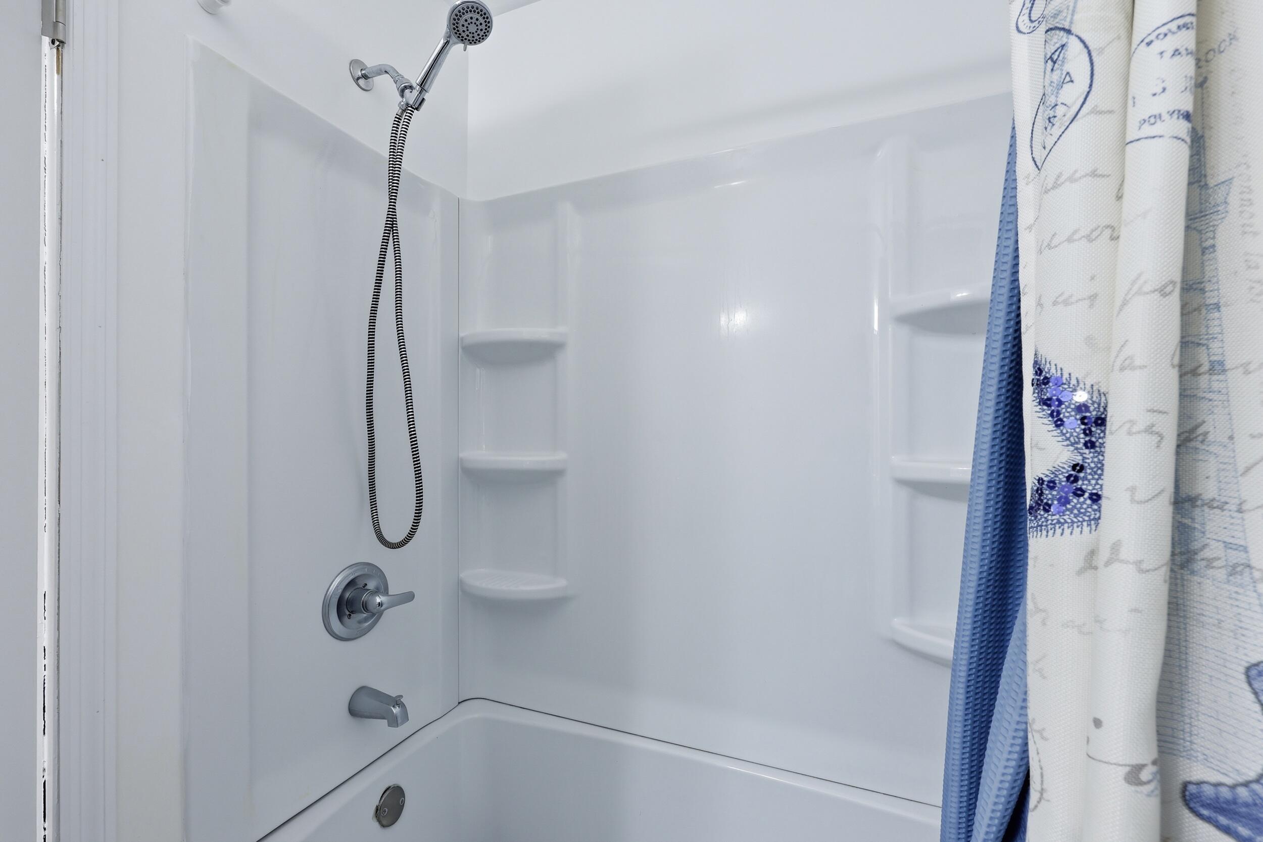 102 Wiley Street Walterboro, SC 29488 - Photo 19 of 30 Primary Bathroom- Tub/Shower