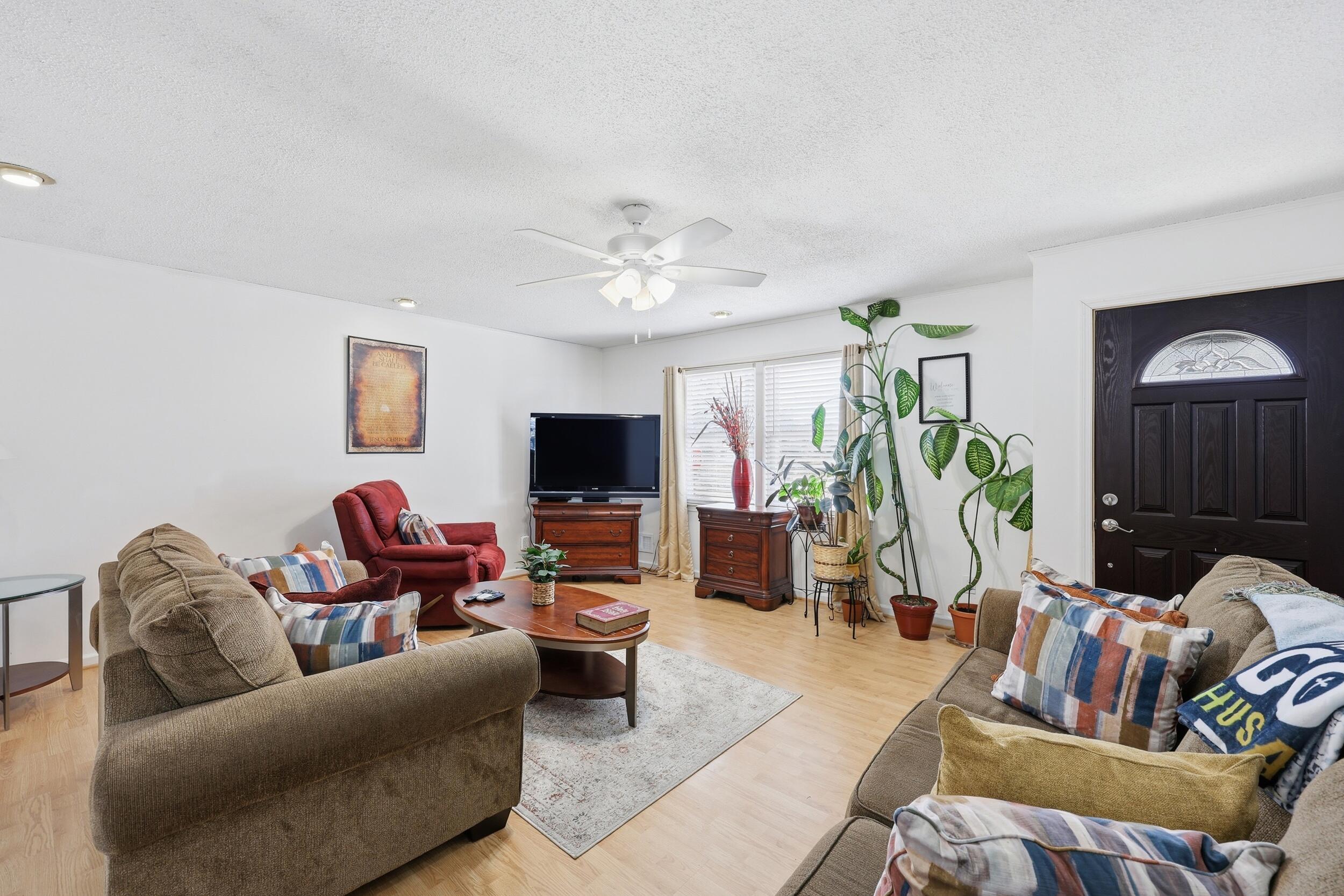 102 Wiley Street Walterboro, SC 29488 - Photo 6 of 30 Living Room
