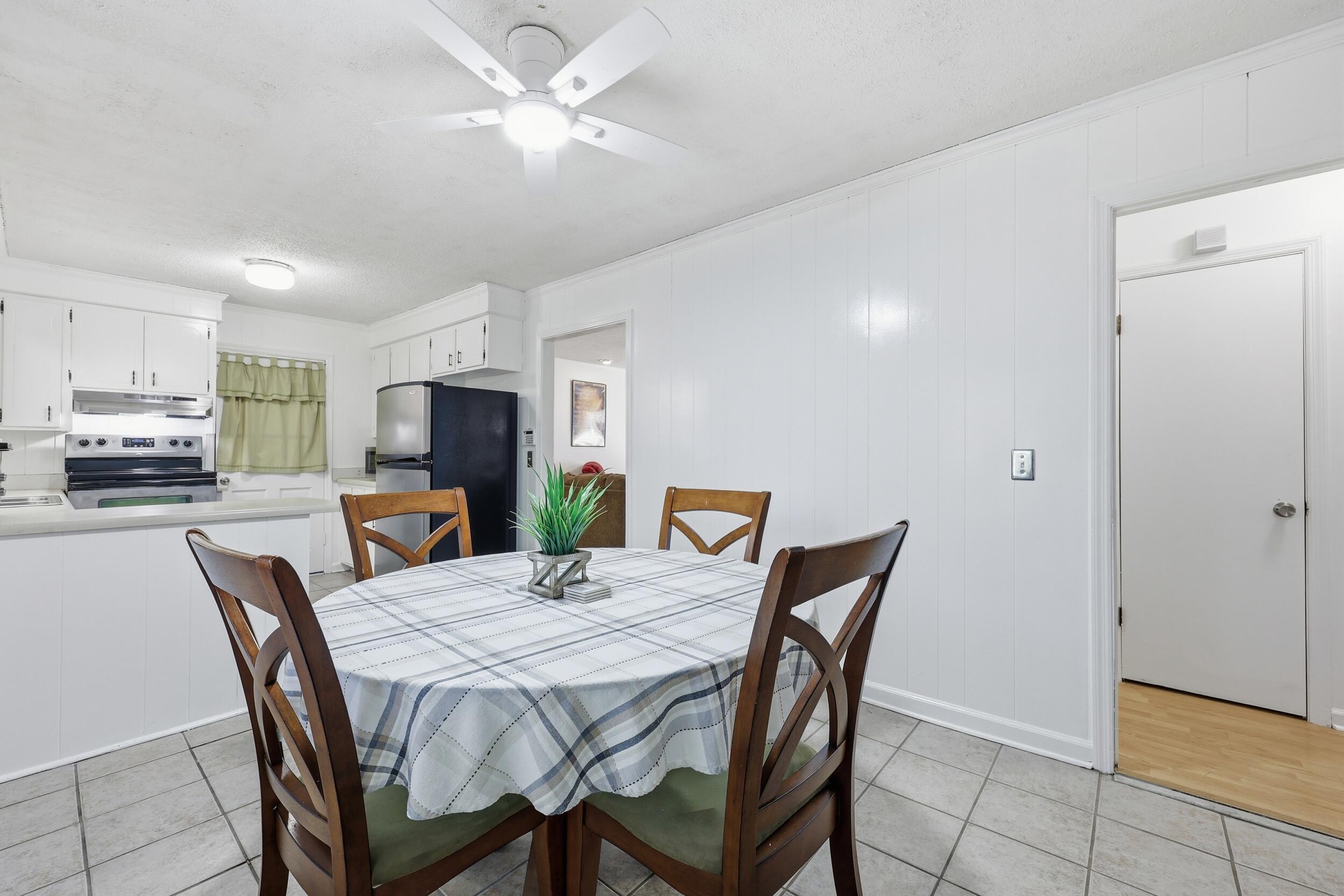 102 Wiley Street Walterboro, SC 29488 - Photo 9 of 30 Dining Area