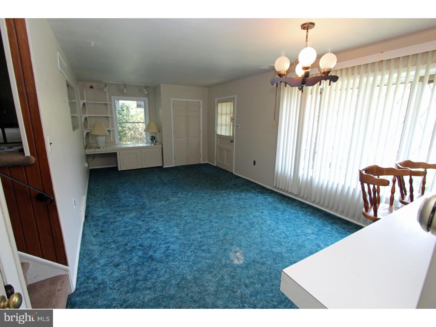 1001 Stinsford Road Newark, DE 19713 - Photo 3 of 20 Living Room