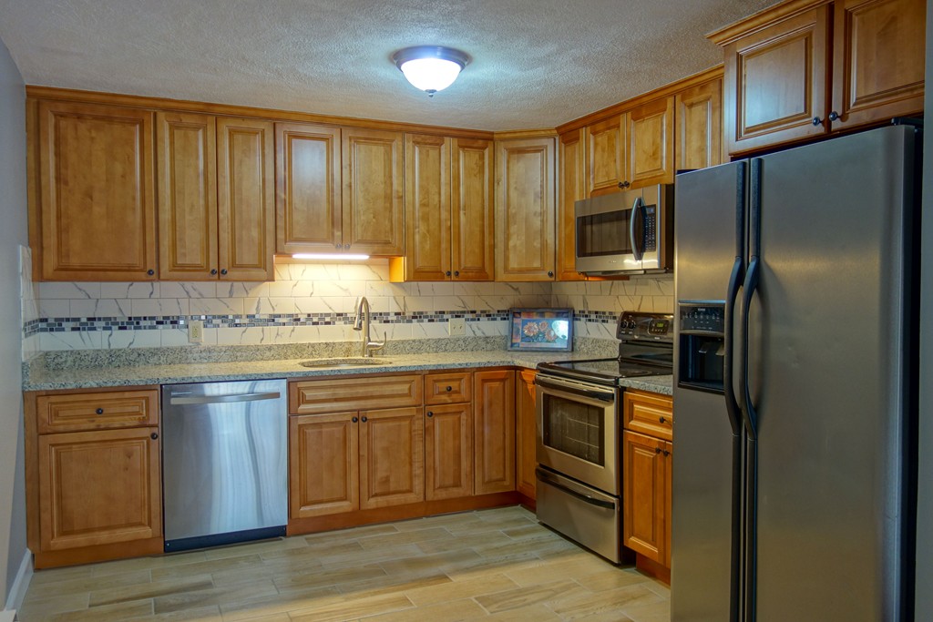 5 Walker Road, Unit 7 North Andover, MA 01845 - Photo 1 of 16 Gallery Image 1