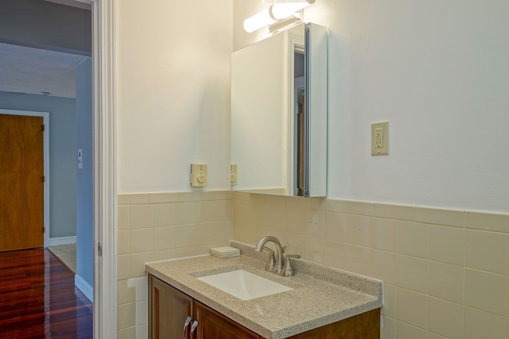 5 Walker Road, Unit 7 North Andover, MA 01845 - Photo 6 of 16 Gallery Image 6