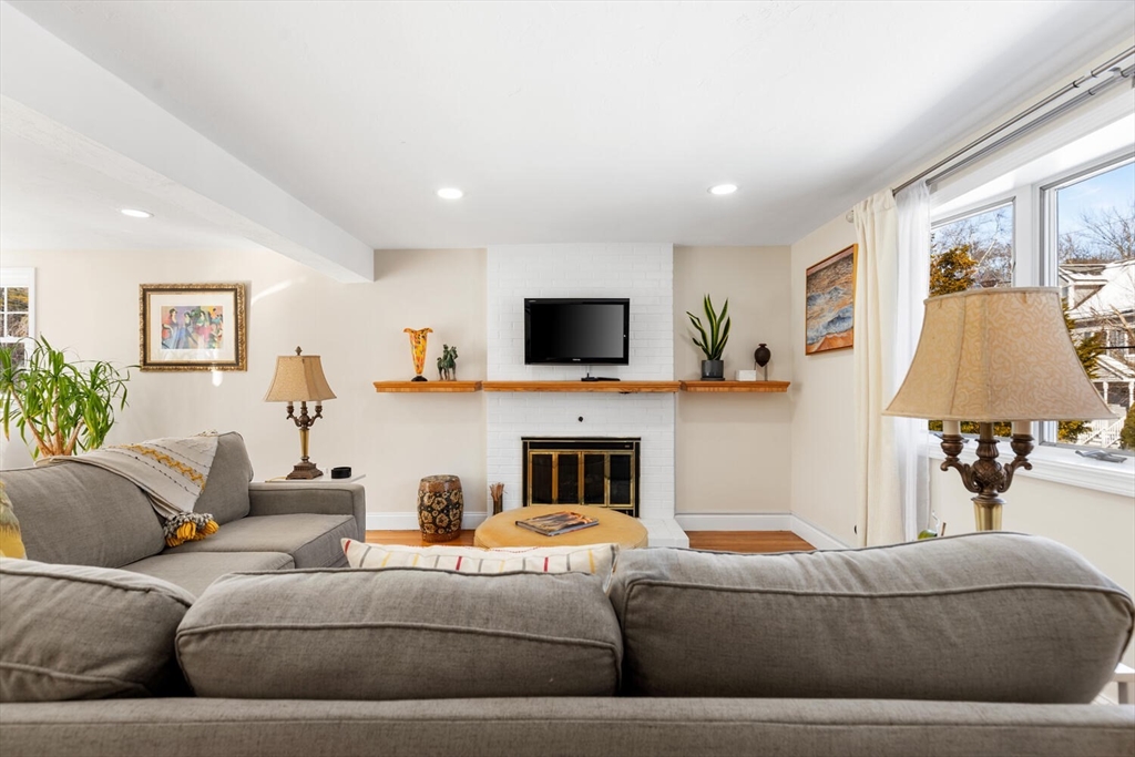77 Bicknell Road Billerica, MA 01821 - Photo 7 of 39 Gallery Image 7