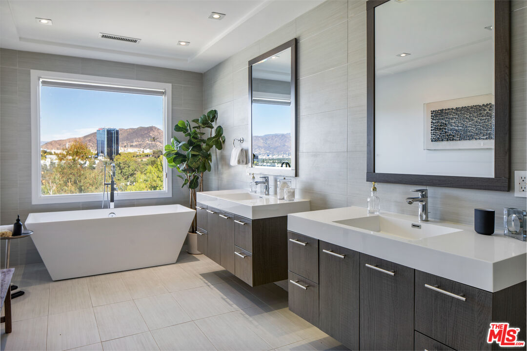 10901 Terryview Drive Studio City, CA 91604 - Photo 23 of 39