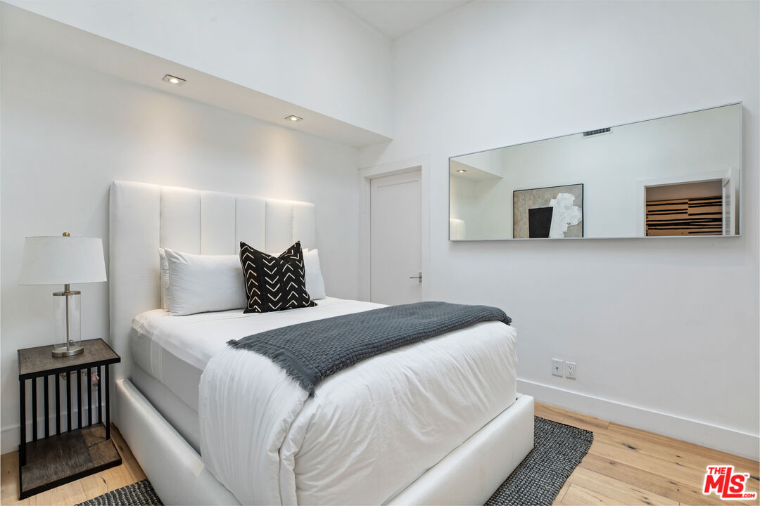 10901 Terryview Drive Studio City, CA 91604 - Photo 29 of 39