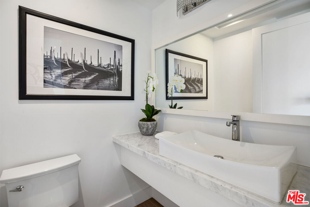 10901 Terryview Drive Studio City, CA 91604 - Photo 30 of 39