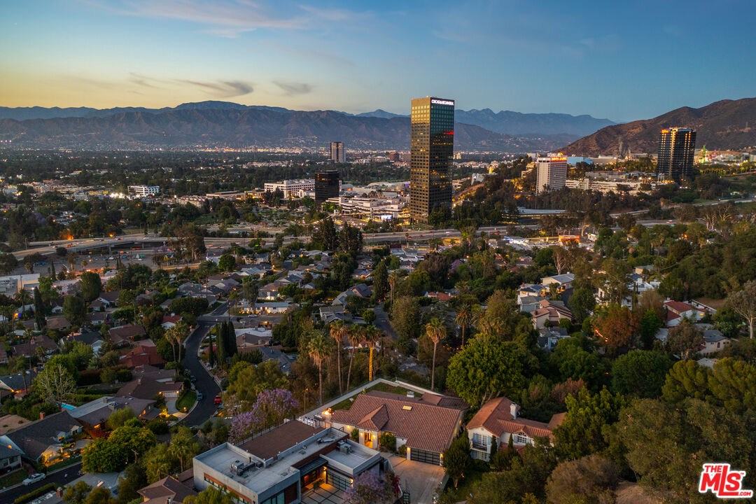 10901 Terryview Drive Studio City, CA 91604 - Photo 39 of 39