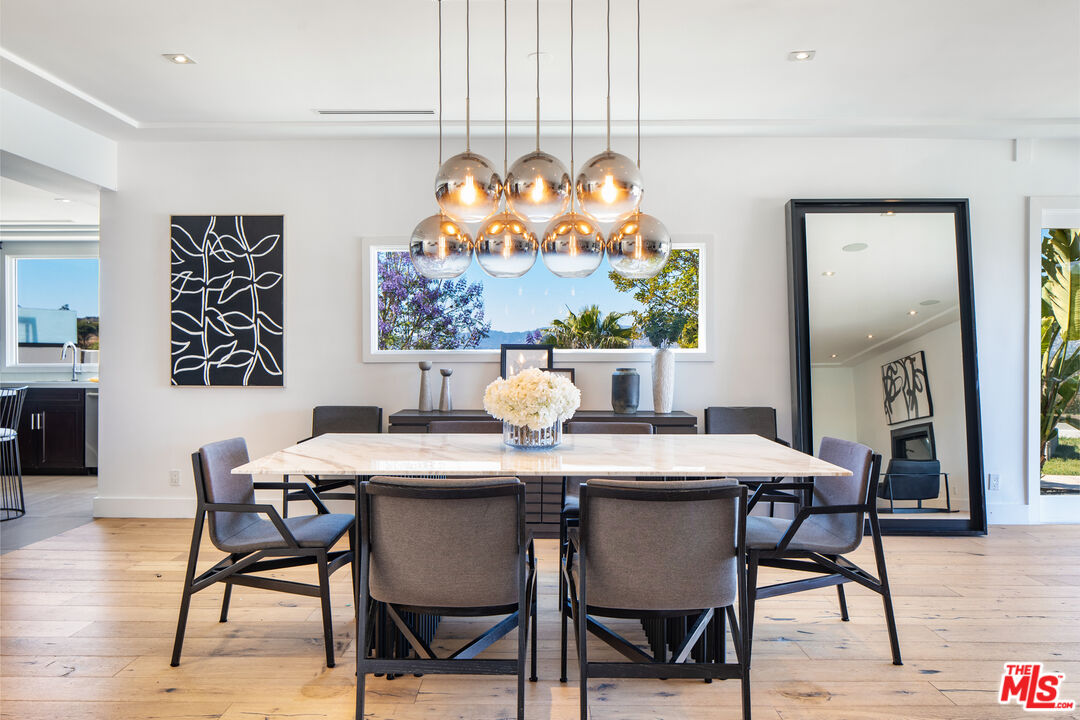 10901 Terryview Drive Studio City, CA 91604 - Photo 10 of 39