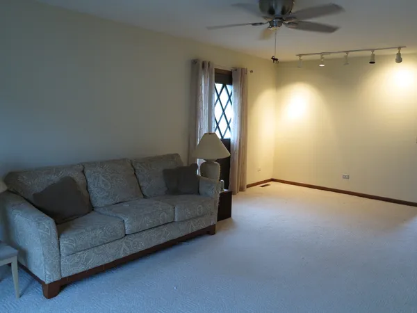 $209,900 | 1231 Geneva Lane, Lake Zurich, IL 60047