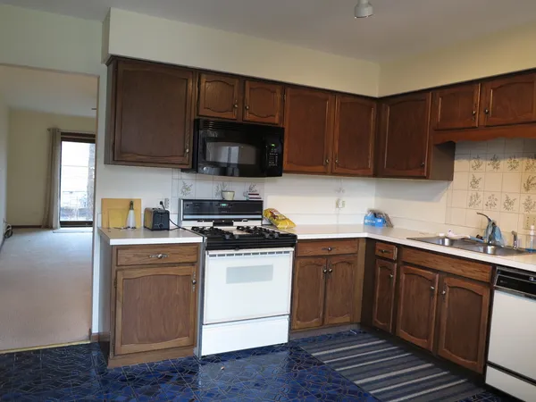 $209,900 | 1231 Geneva Lane, Lake Zurich, IL 60047