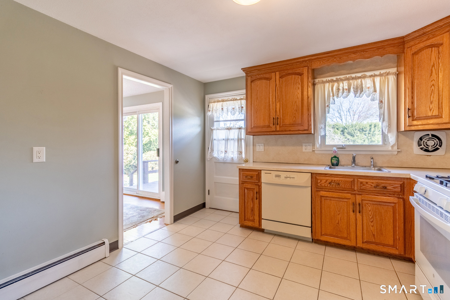 46 Turkey Hill Road Newington, CT 06111 - Photo 26 of 43