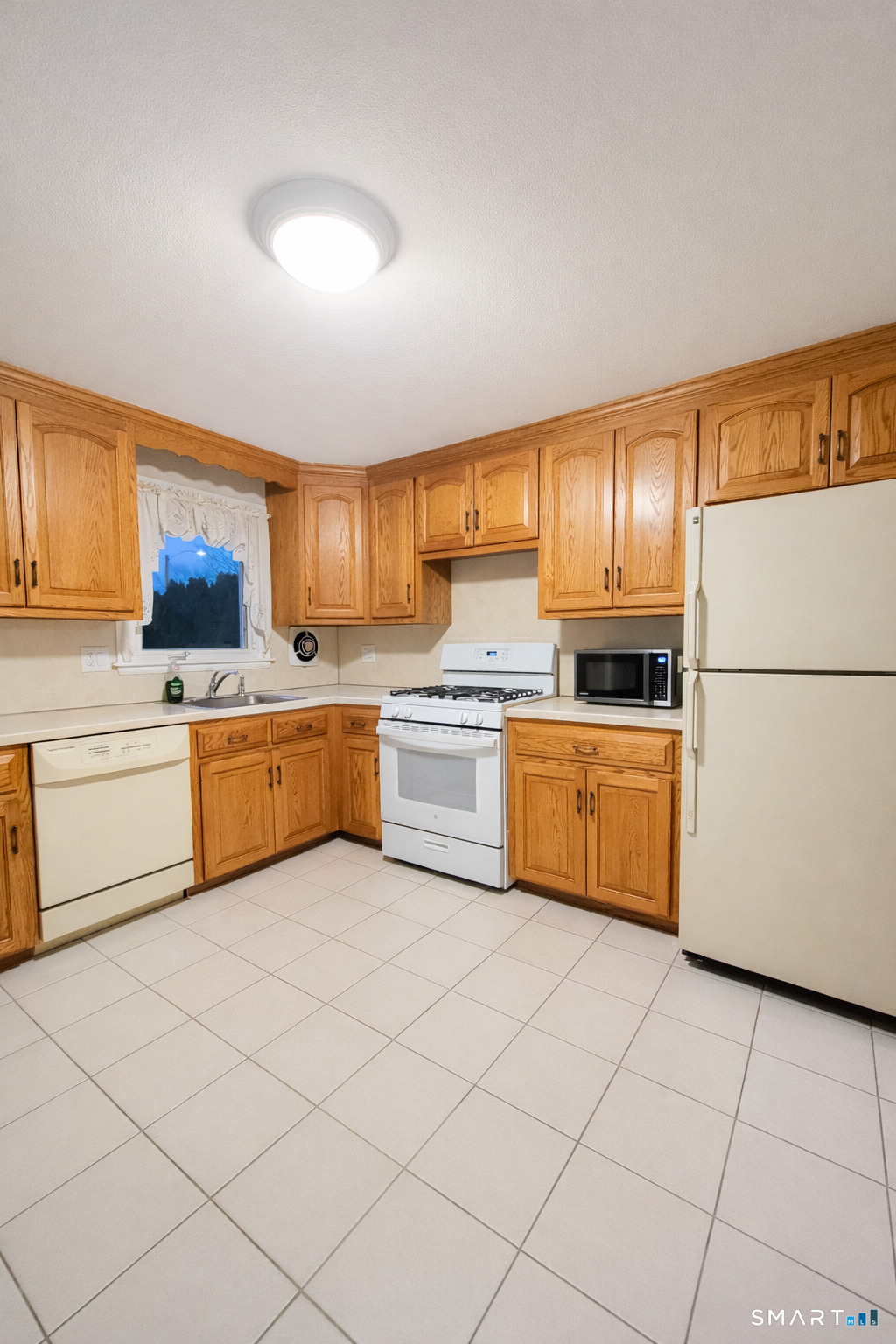 46 Turkey Hill Road Newington, CT 06111 - Photo 7 of 43