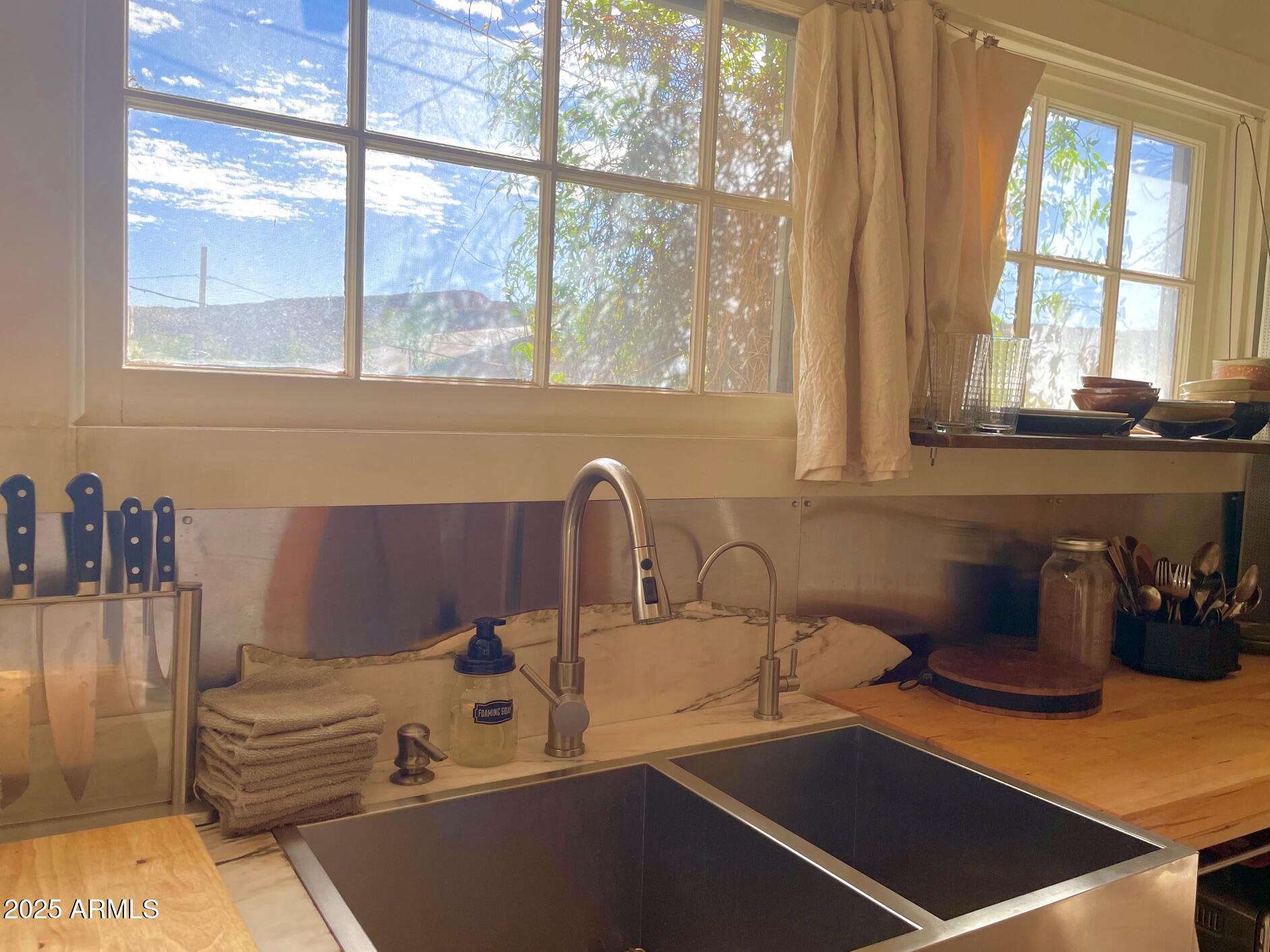 5 Old Douglas Road Bisbee, AZ 85603 - Photo 15 of 35 a room with a window