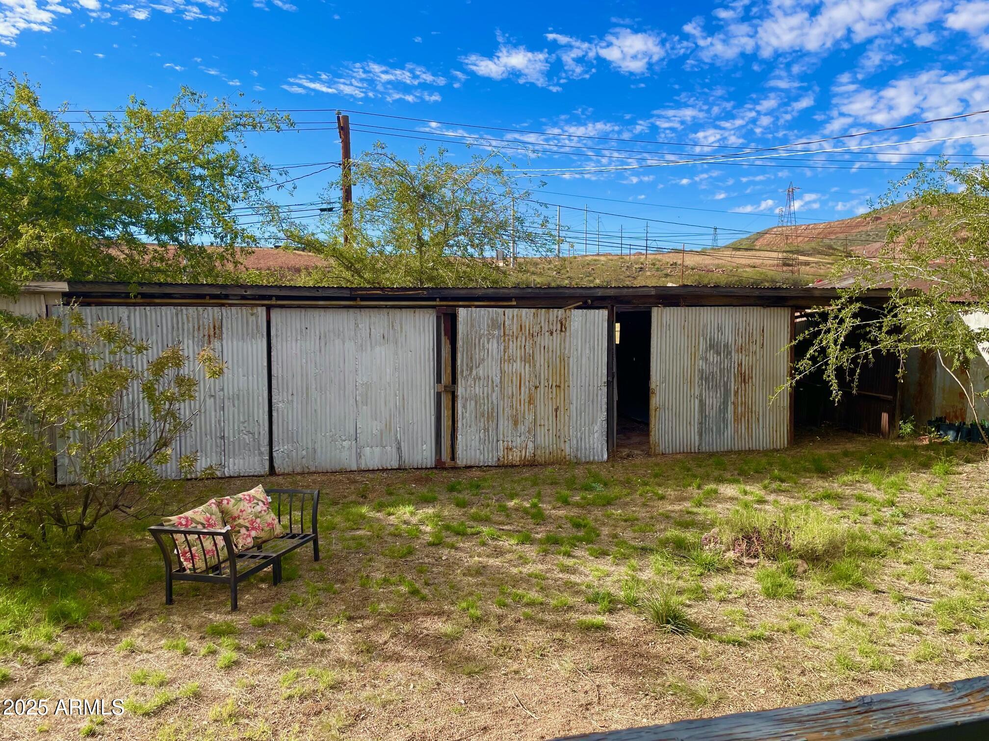 5 Old Douglas Road Bisbee, AZ 85603 - Photo 20 of 35 a backyard of a house with table and chairs