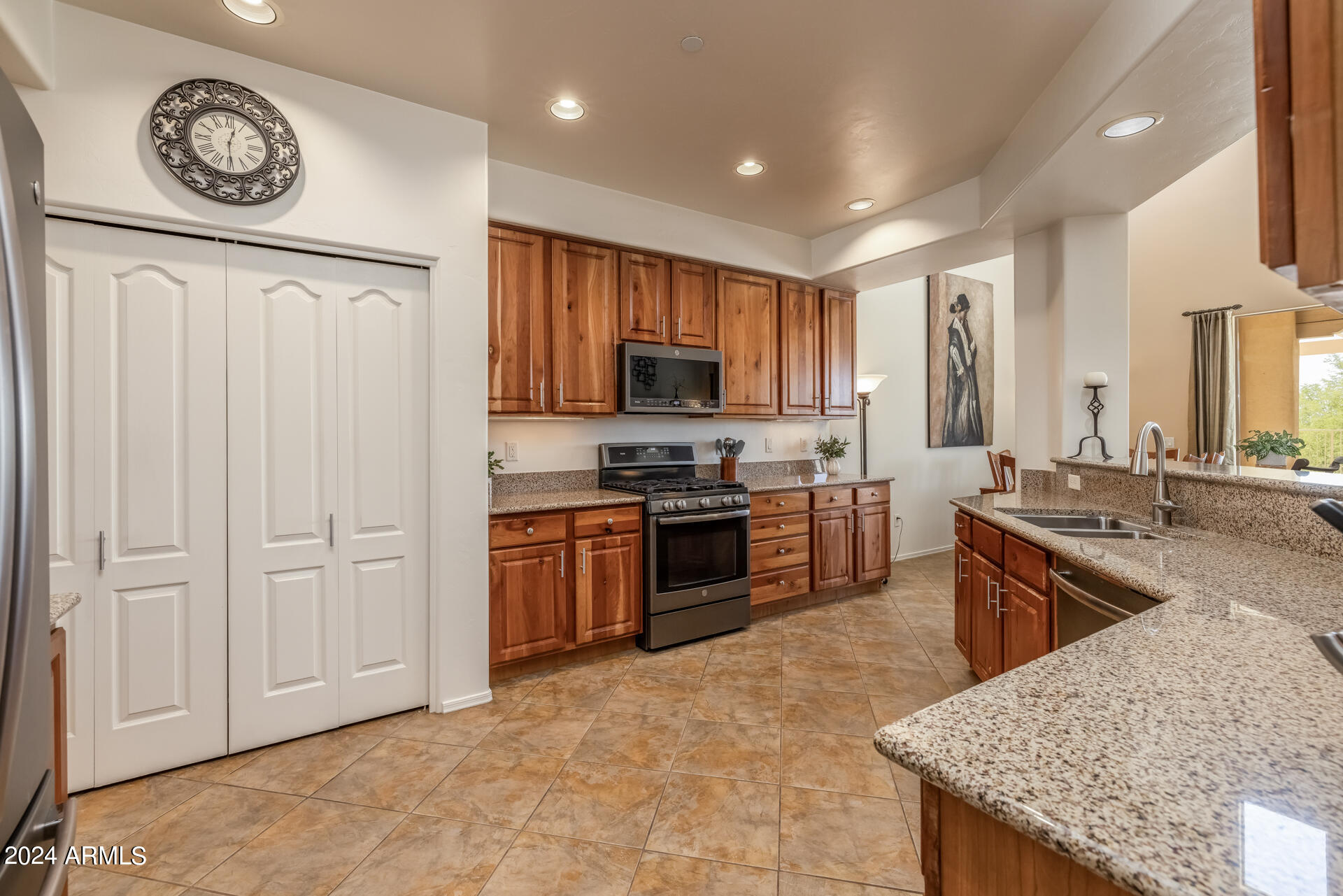 4369 West Cloud Ranch Place Marana, AZ 85658 - Photo 11 of 42 11)KITCHEN