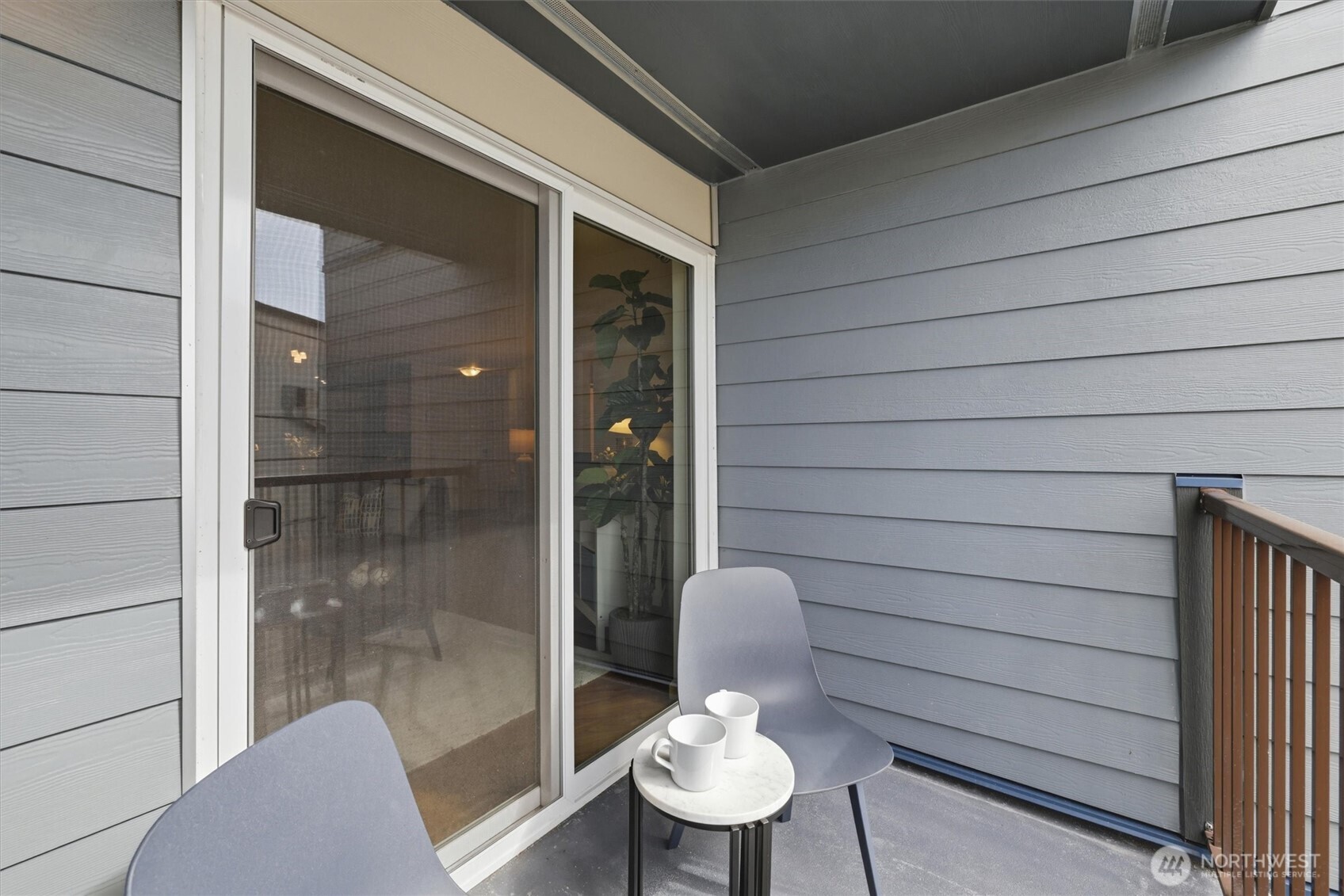 3045 20th Avenue West, Unit 303 Seattle, WA 98199 - Photo 23 of 28