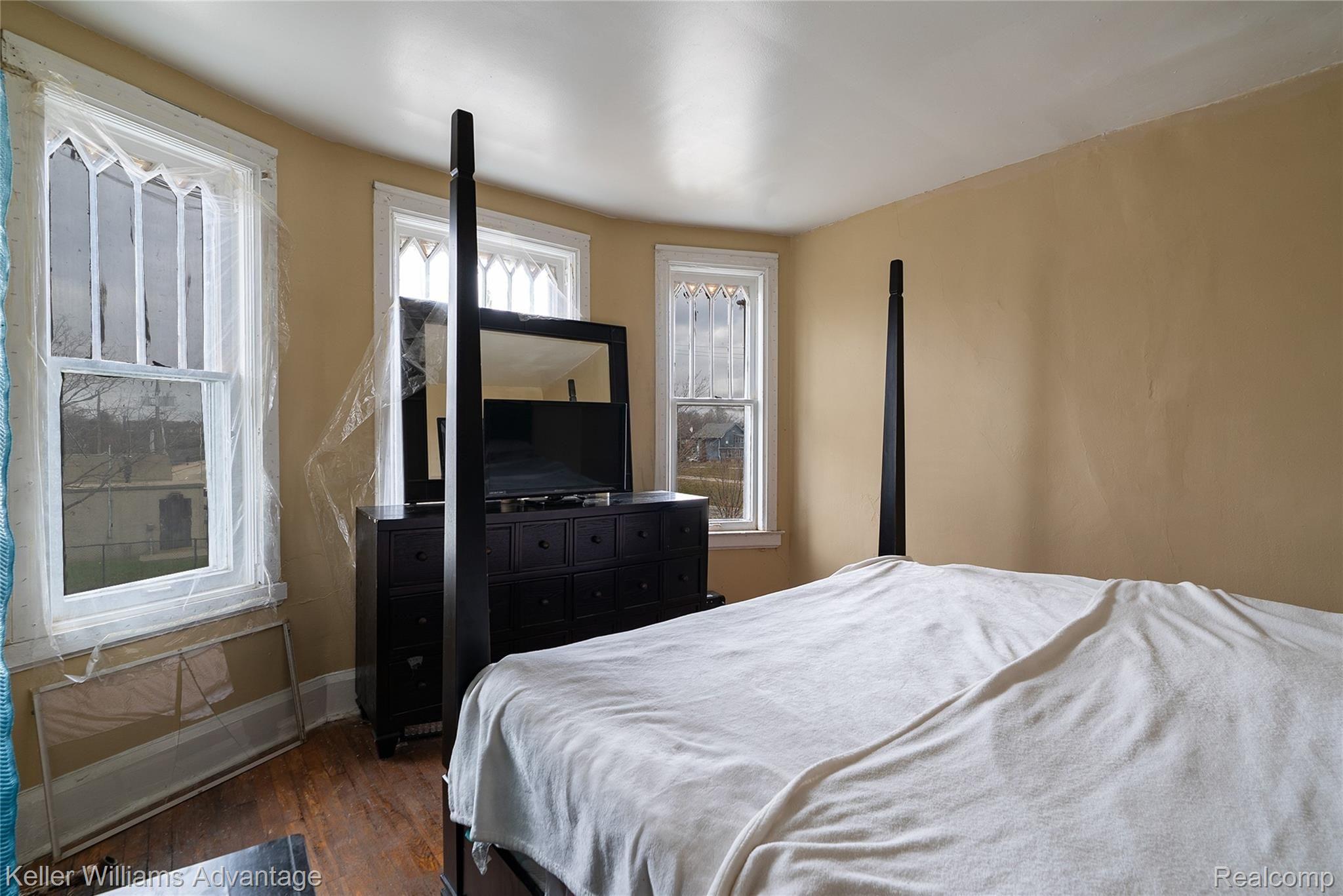 1117 Atkinson Street Detroit, MI 48202 - Photo 17 of 38 AtkinsonSt_1117_Master Bed 4.jpg