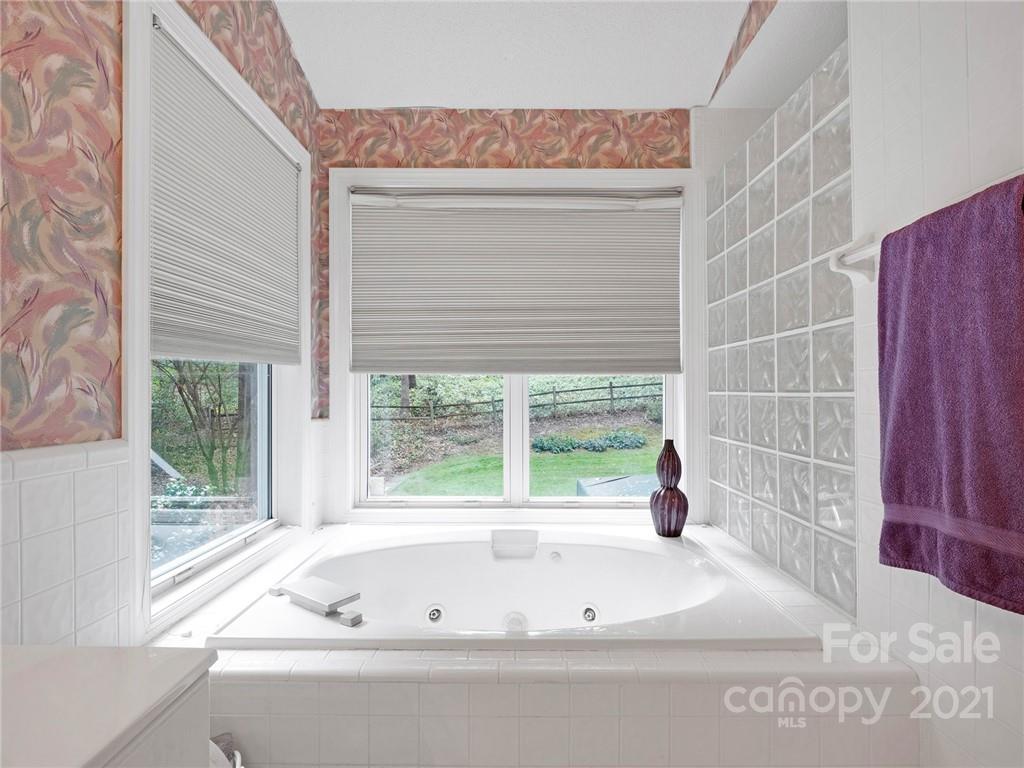 648 Boyce Road Charlotte, NC 28211 - Photo 32 of 43 Gallery Image 32