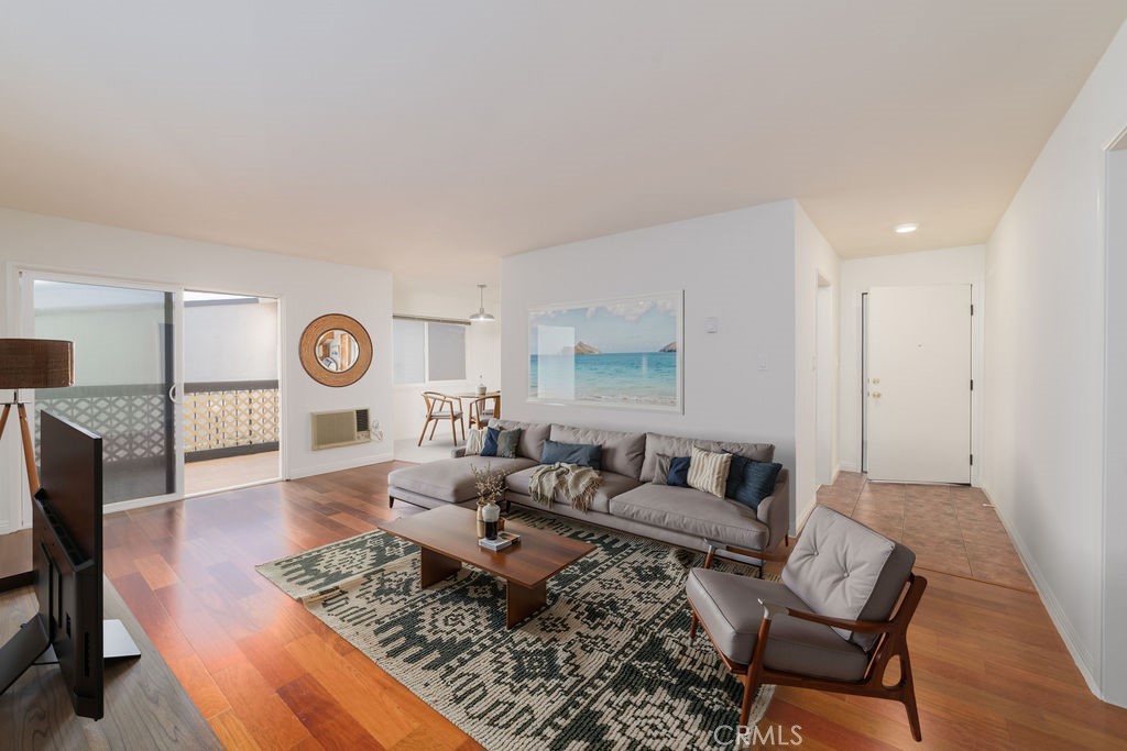 12200 Montecito Road, Unit H207 Seal Beach, CA 90740 - Photo 4 of 32