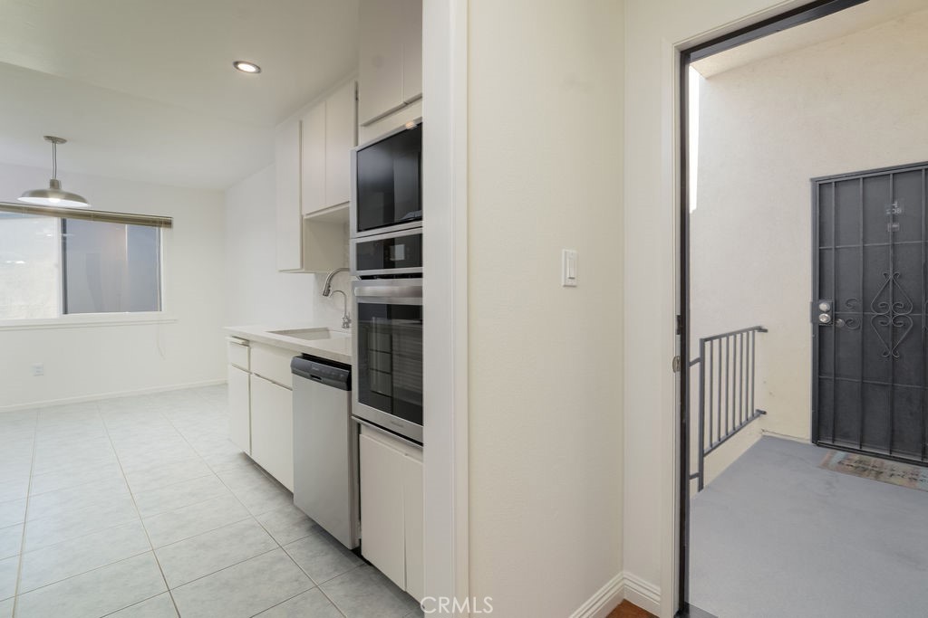 12200 Montecito Road, Unit H207 Seal Beach, CA 90740 - Photo 7 of 32