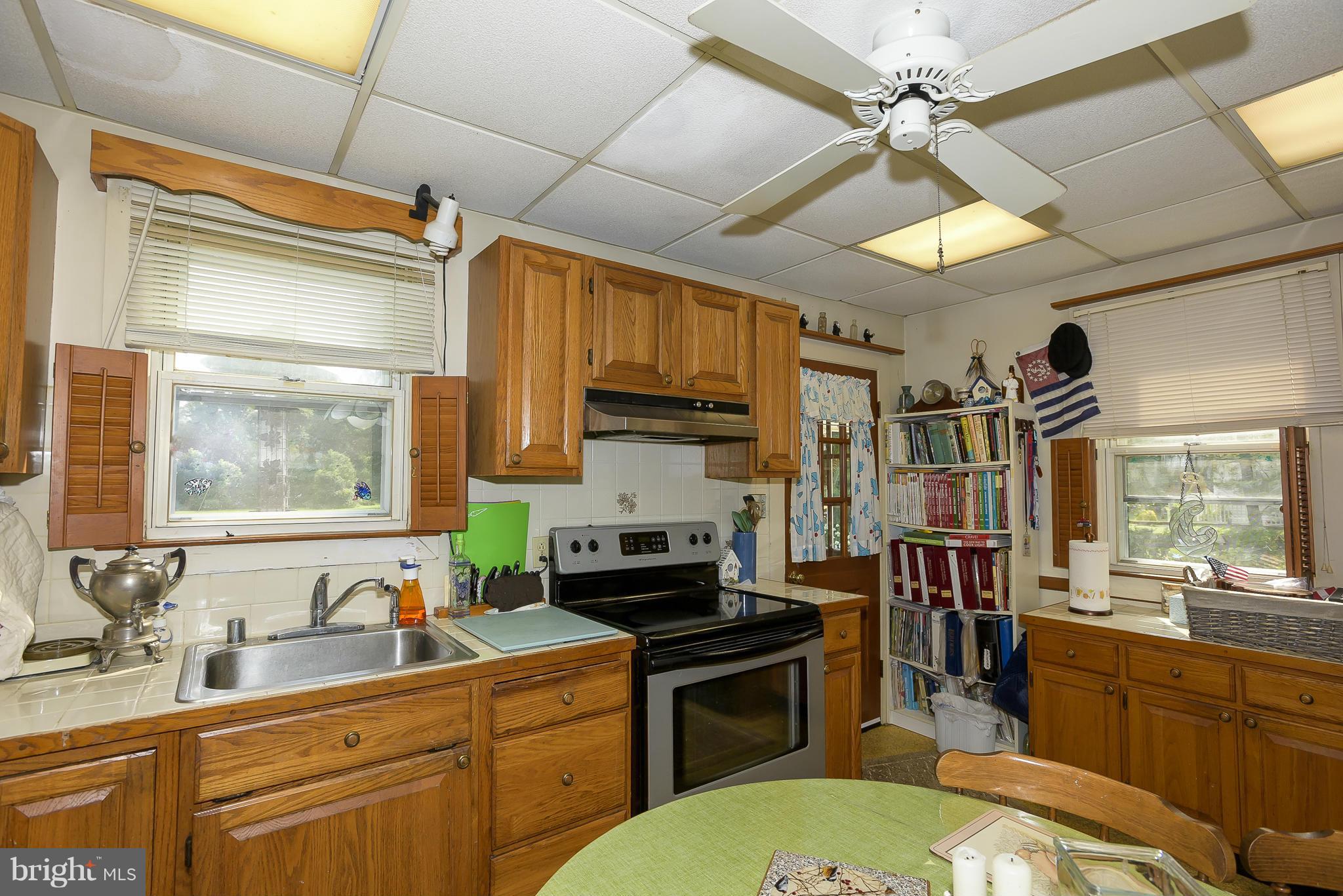 1914 Cedar Road Pasadena, MD 21122 - Photo 20 of 21 Kitchen
