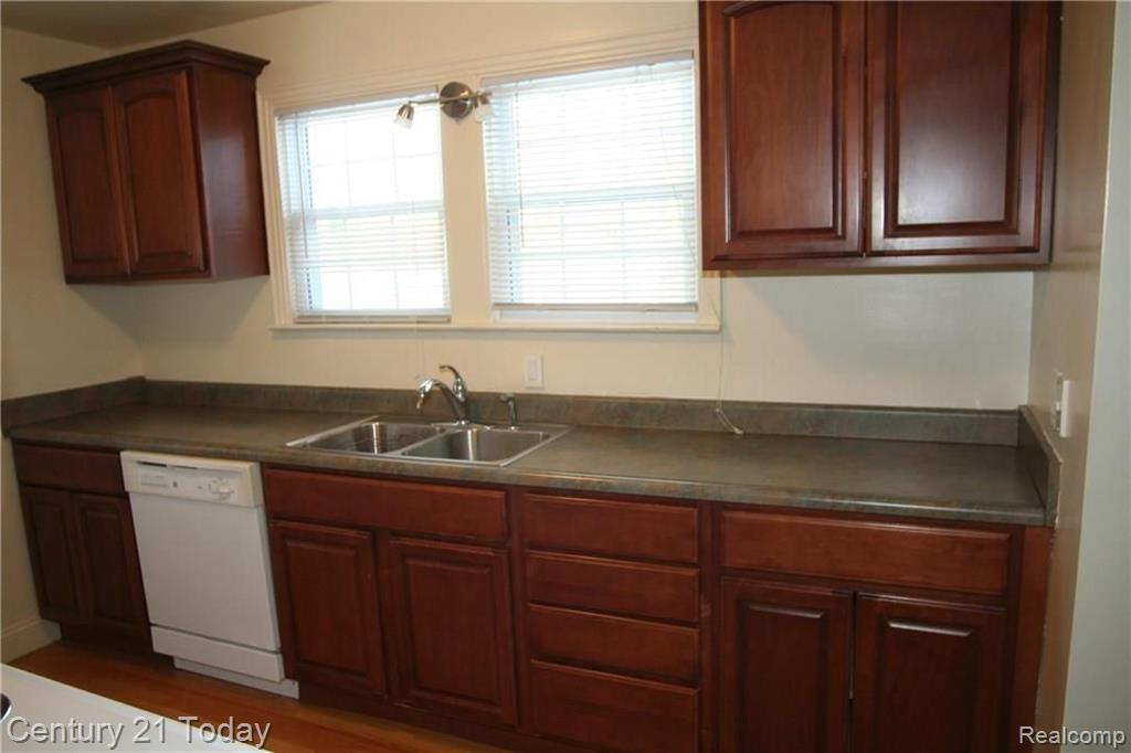 408 Baldwin Road Birmingham, MI 48009 - Photo 6 of 23