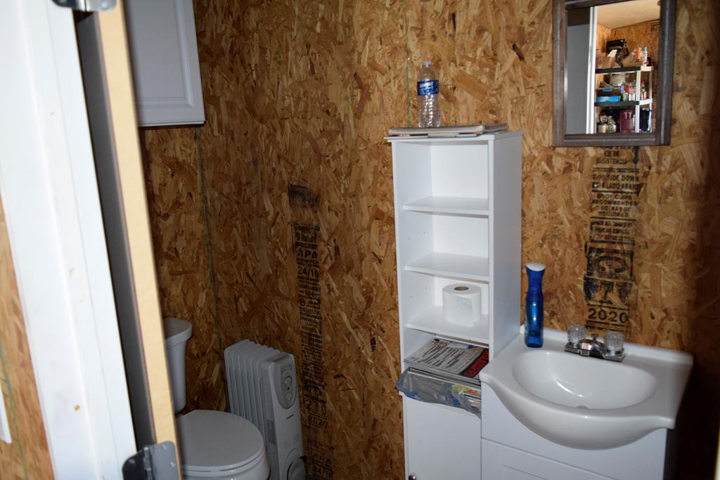 2523 Southwest St Rocksprings Tx 78880 Del Rio, TX 78840 - Photo 18 of 80 Bathroom