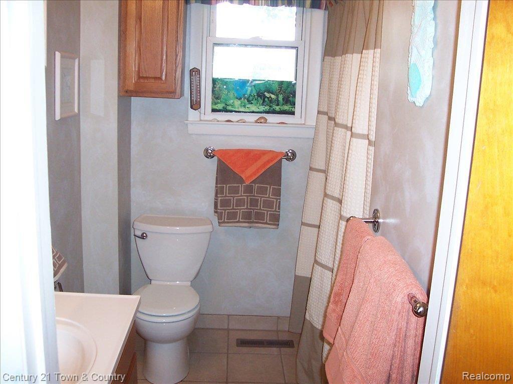 47880 Frederick Road Utica, MI 48317 - Photo 12 of 15 Updated Bath