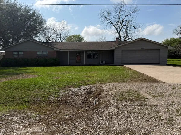 $199,999 | 1532 Sunny Acres, Winnie, TX 77665