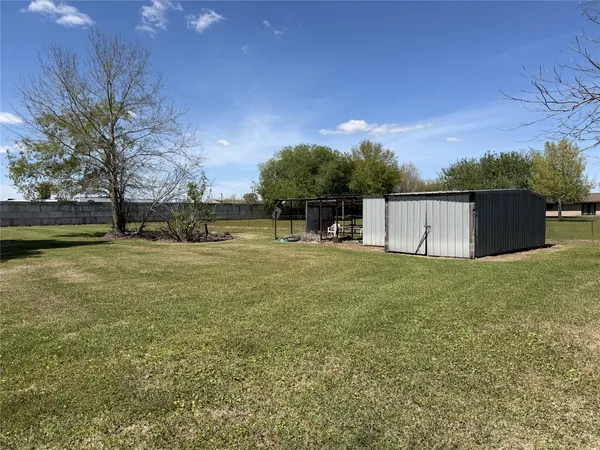 $199,999 | 1532 Sunny Acres, Winnie, TX 77665